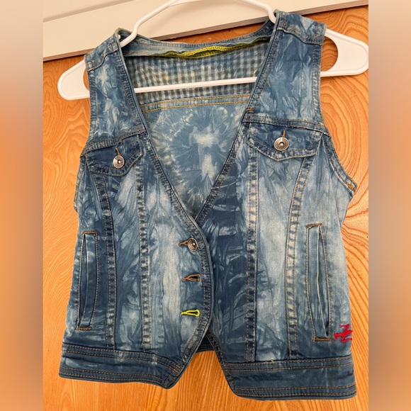 Off brand tie dye jean vest - great condition! Hardly worn - Picture 3 of 3